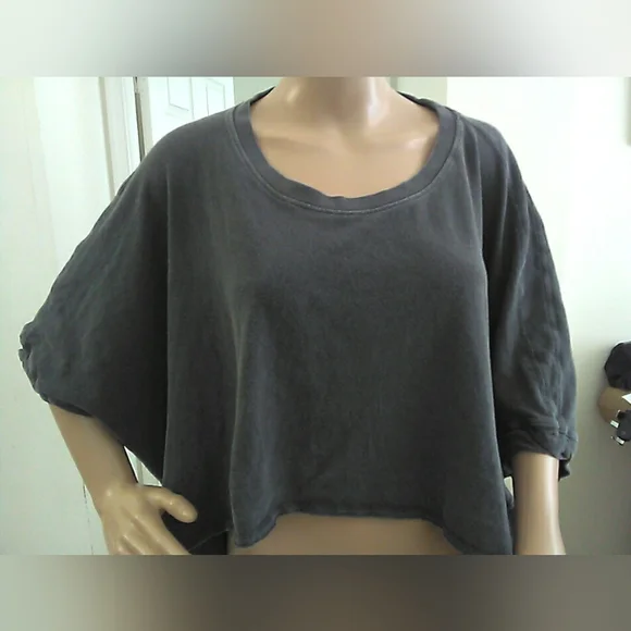 WE THE FREE Charcoal Gray Women's Crop Top CASUAL SZ. MED - Picture 1 of 6